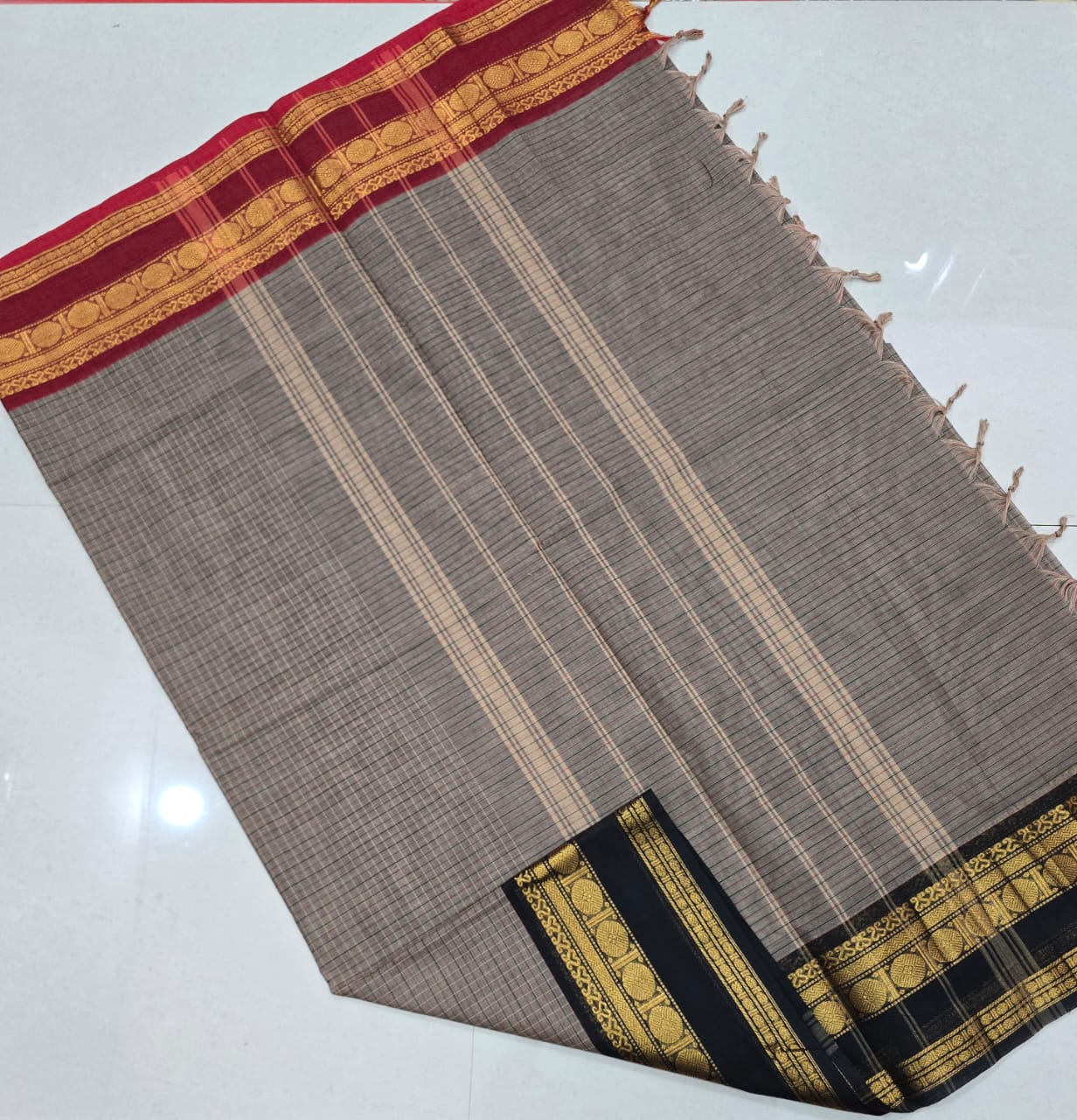 Ganga jamuna border saree